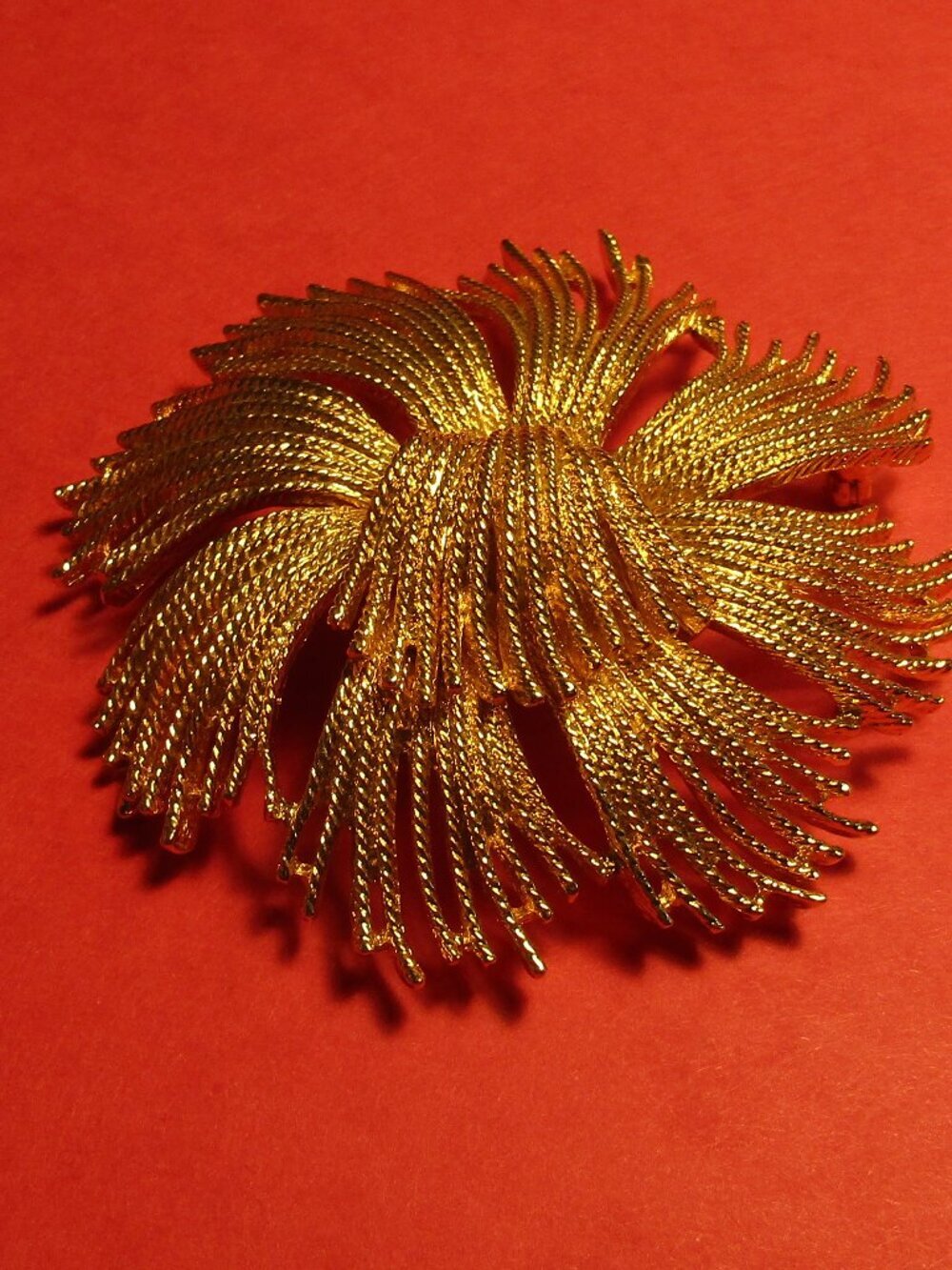 1970's signed MONET Classic Iconic Cordelia Gold Rope Starburst Statement Brooch